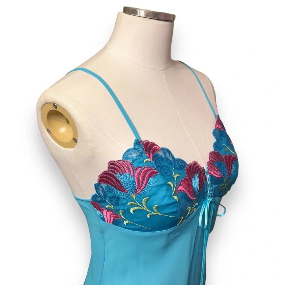BEAUTIFUL WOMAN Floral Embroidered Sheer Negligée